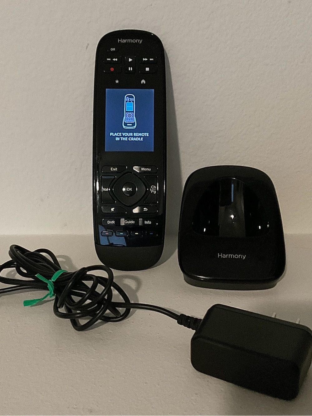 Logitech Harmony Ultimate NR0007 Universal Remote w/Charging Cradle Gently Used
